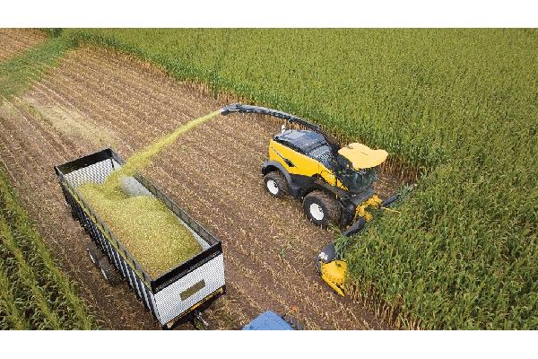 New Holland. Socios perfectos para ensilaje: en Agritechnica presenta el cargador de ruedas para forraje W170D+ y los nuevos modelos de cosechadora de forraje FR.